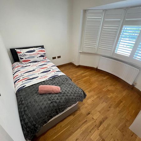 Good Priced Single Rooms In Northolt Exterior photo