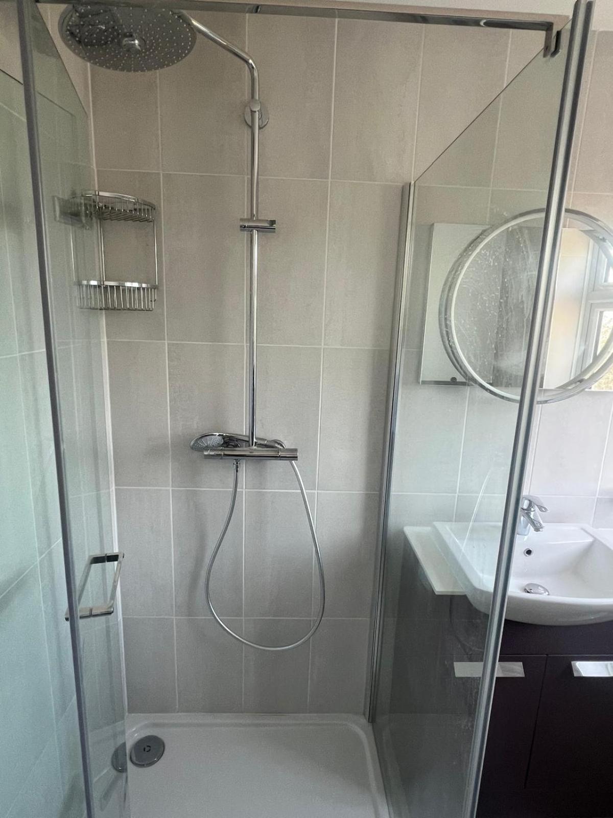 Good Priced Single Rooms In Northolt Exterior photo