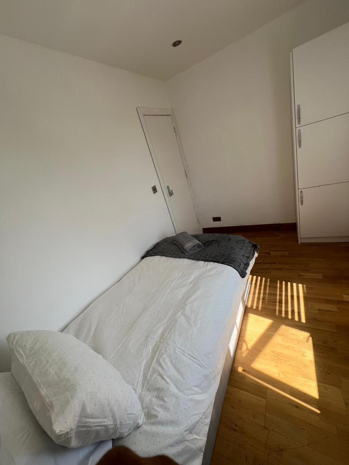 Good Priced Single Rooms In Northolt Exterior photo
