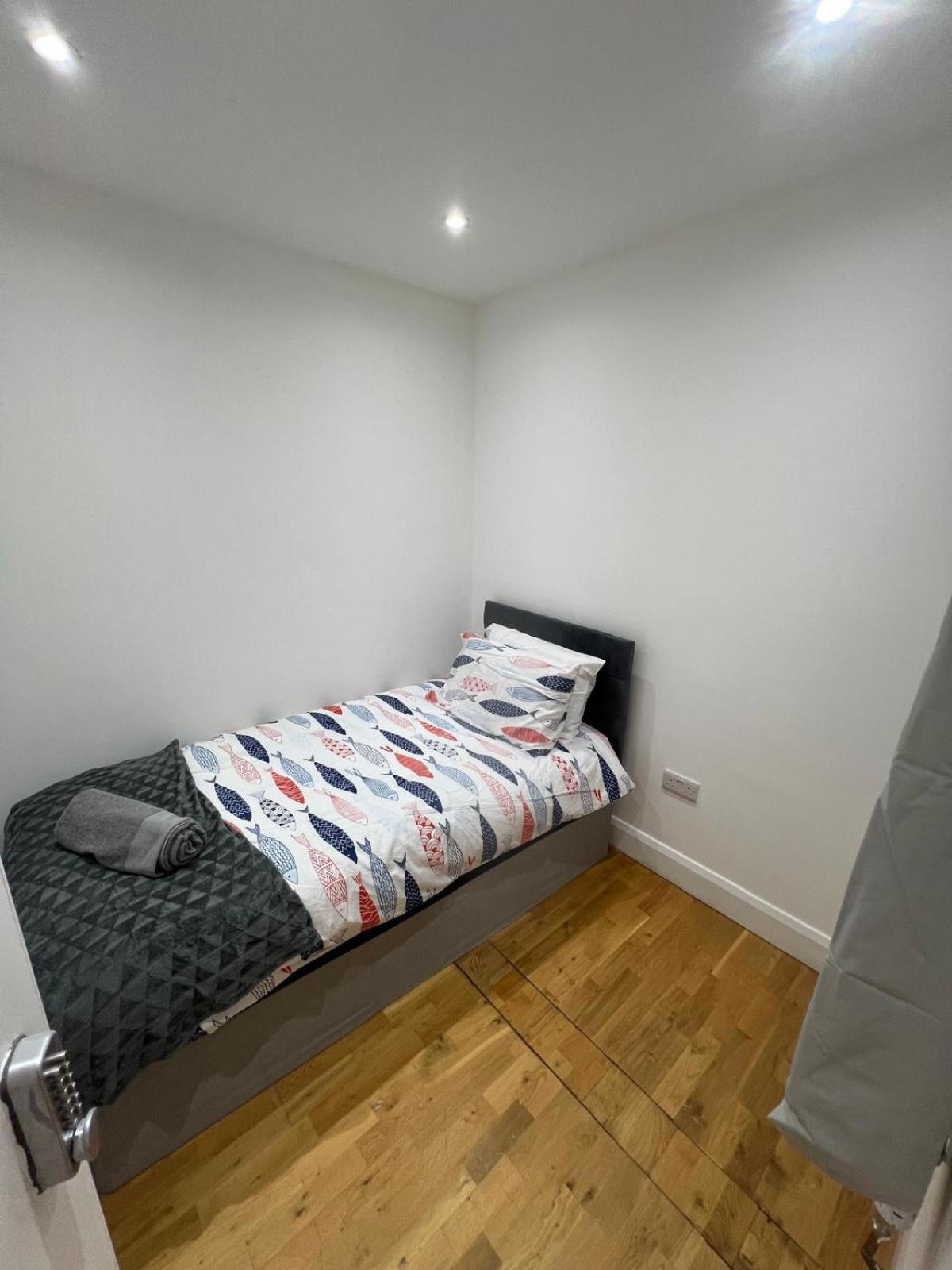 Good Priced Single Rooms In Northolt Exterior photo
